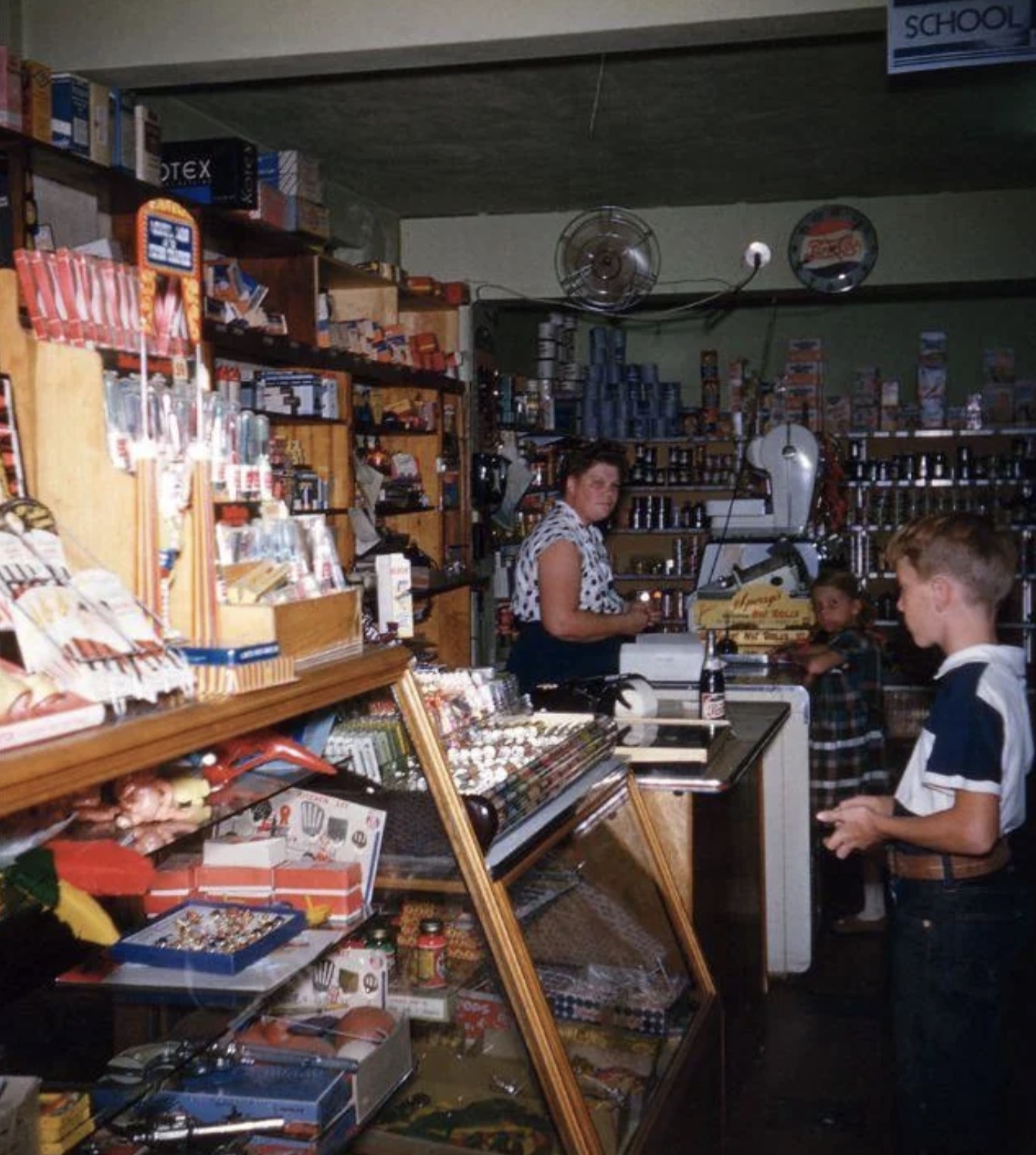 What small corner stores looked like in the 1950s. Kodachrome shots. 